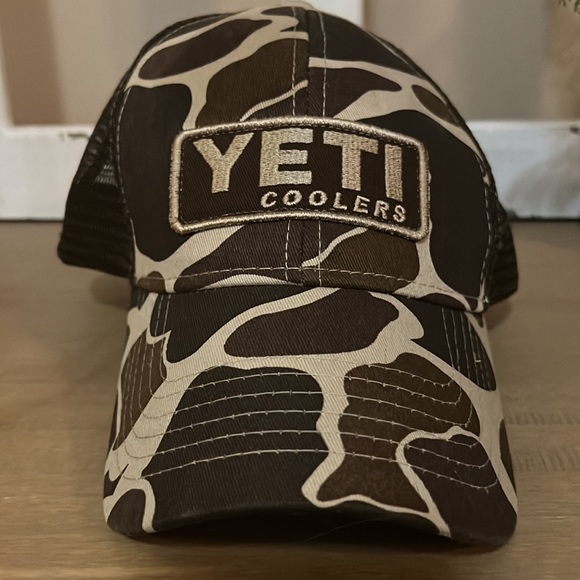 YETI  Camo SnapBack hat - Picture 5 of 7